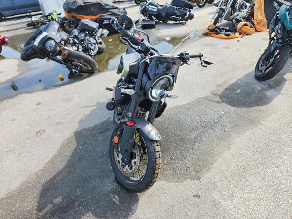 2024 HUSQVARNA VITPILEN 401/SVARTPILEN 401