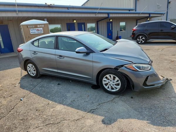 2017 HYUNDAI ELANTRA SE Base