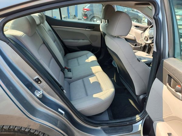 2017 HYUNDAI ELANTRA SE Base