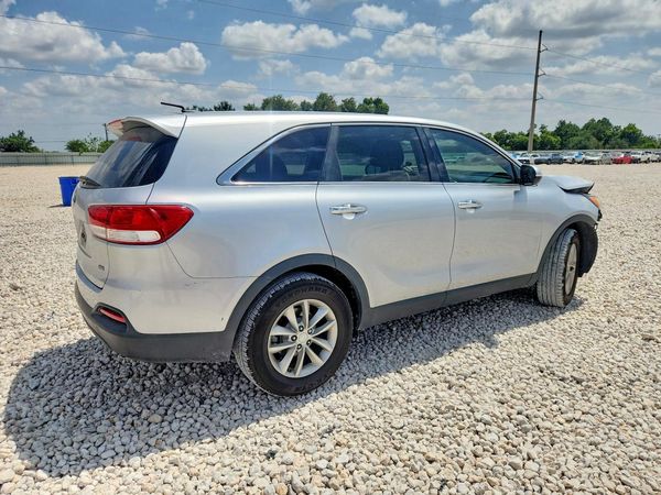 2016 KIA SORENTO L / LX