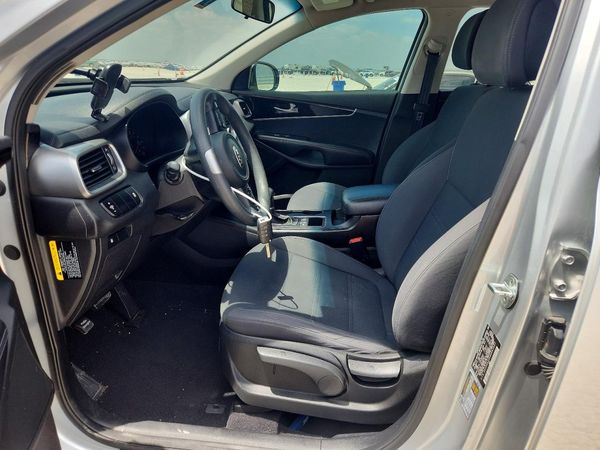2016 KIA SORENTO L / LX