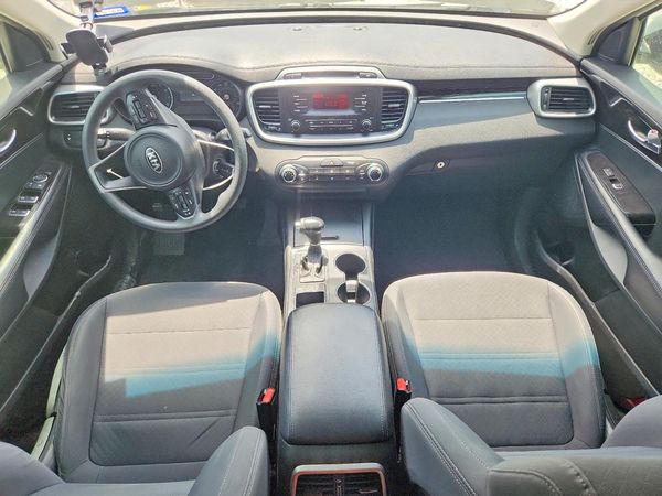 2016 KIA SORENTO L / LX