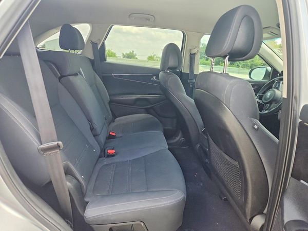2016 KIA SORENTO L / LX