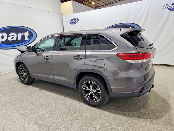 2019 TOYOTA HIGHLANDER LE/LE Plus