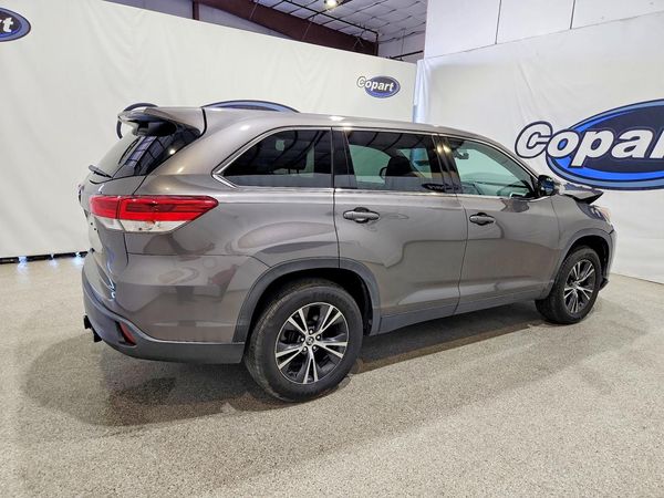 2019 TOYOTA HIGHLANDER LE/LE Plus