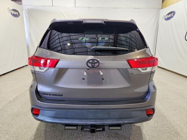 2019 TOYOTA HIGHLANDER LE/LE Plus