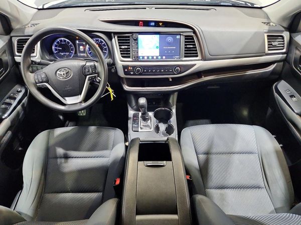 2019 TOYOTA HIGHLANDER LE/LE Plus
