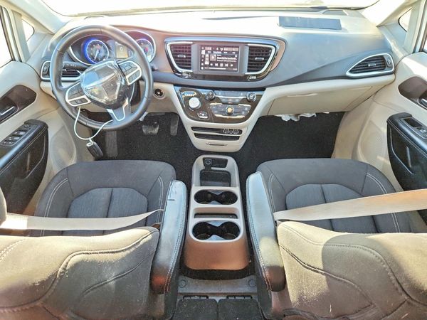 2022 CHRYSLER VOYAGER LX