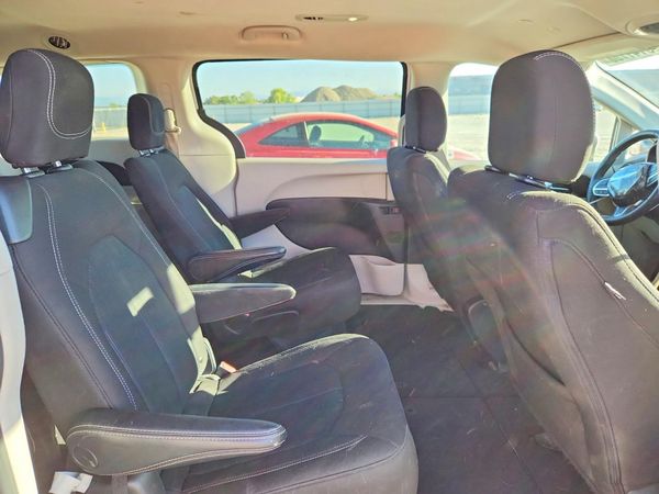 2022 CHRYSLER VOYAGER LX