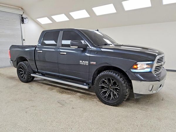 2016 RAM 1500 SLT