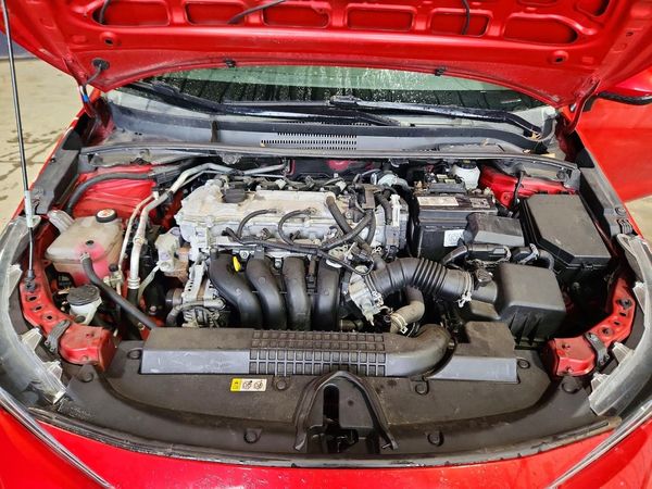 2021 TOYOTA COROLLA LE — Engine bay