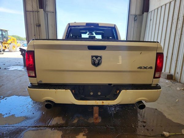 2016 RAM 1500 ST QUAD CAB 4X4