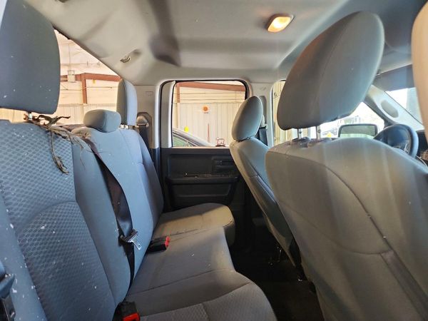 2016 RAM 1500 ST QUAD CAB 4X4