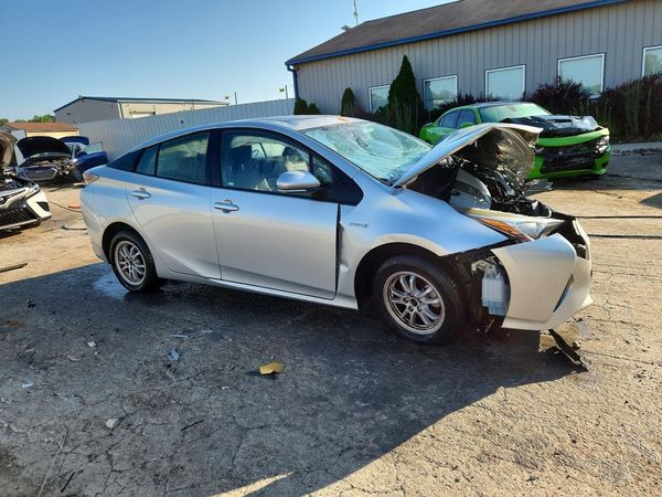 2016 TOYOTA PRIUS — Passenger 3/4