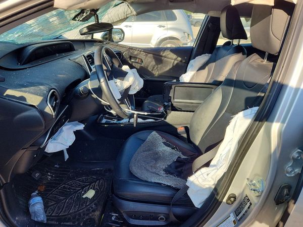 2016 TOYOTA PRIUS — DENT