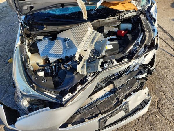 2016 TOYOTA PRIUS — Engine bay
