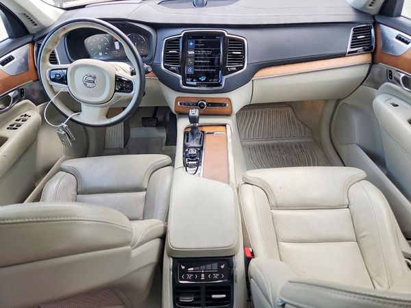 2016 VOLVO XC90