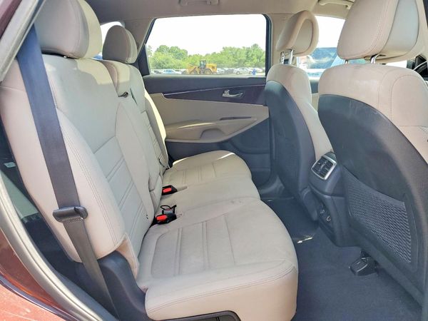 2016 KIA SORENTO L / LX