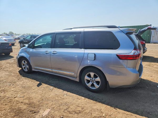 2018 TOYOTA SIENNA LE