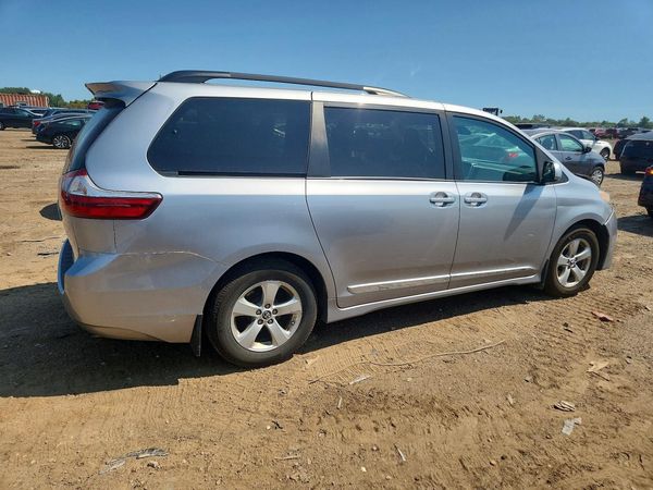 2018 TOYOTA SIENNA LE