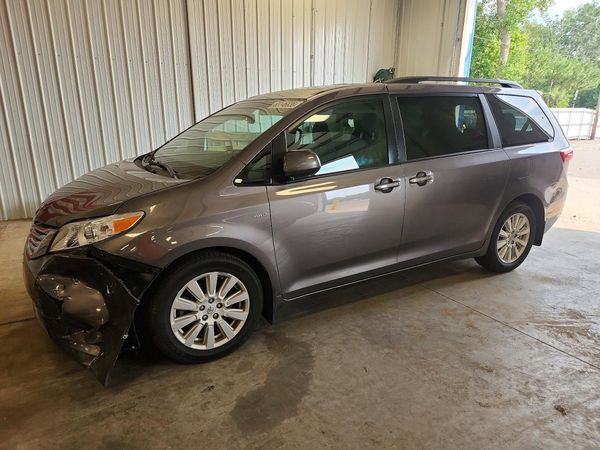 2017 TOYOTA SIENNA
