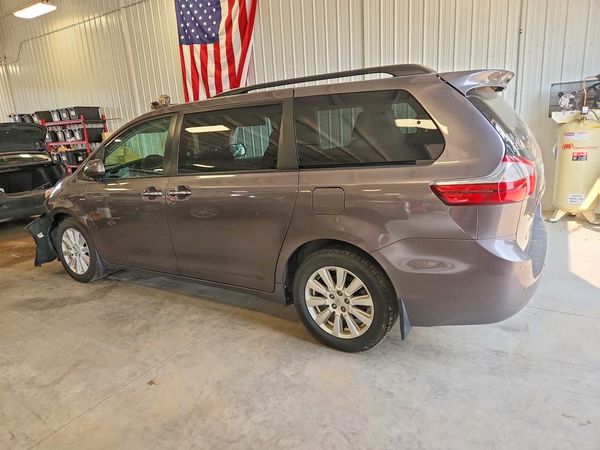 2017 TOYOTA SIENNA
