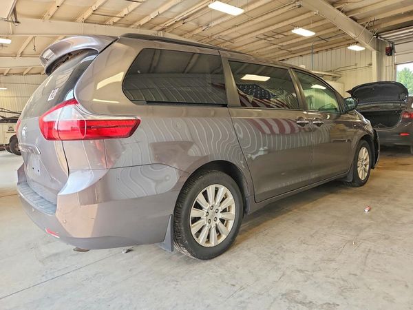 2017 TOYOTA SIENNA