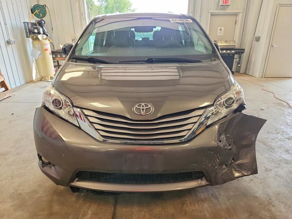 2017 TOYOTA SIENNA