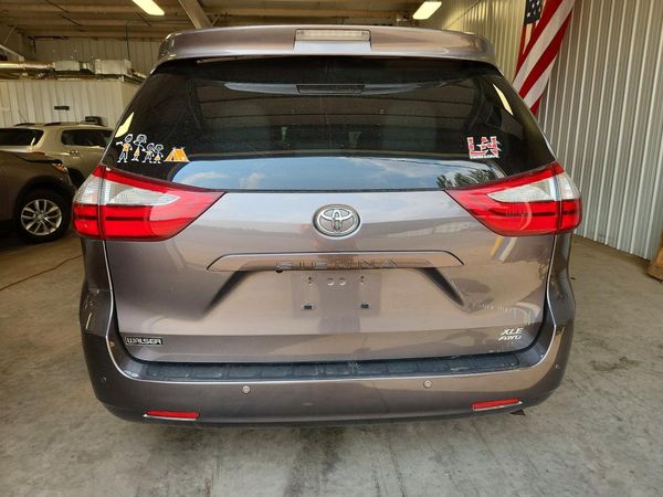 2017 TOYOTA SIENNA