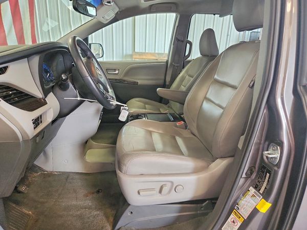 2017 TOYOTA SIENNA