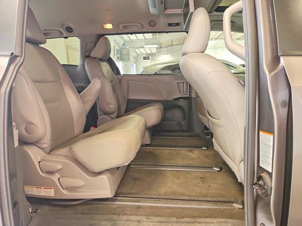 2017 TOYOTA SIENNA