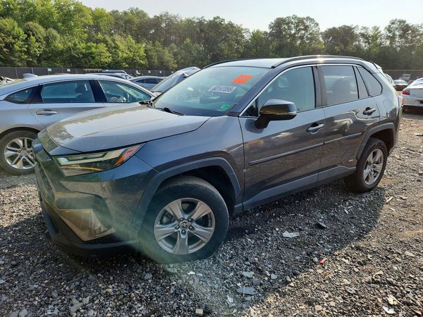 2022 TOYOTA RAV4 XLE