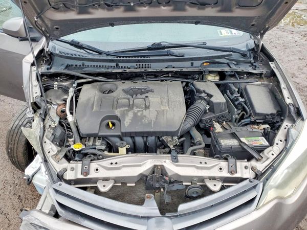2016 TOYOTA COROLLA L/LE — Engine bay