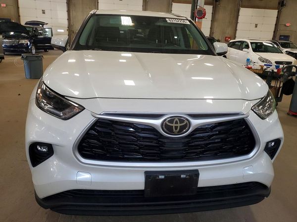 2021 TOYOTA HIGHLANDER LE