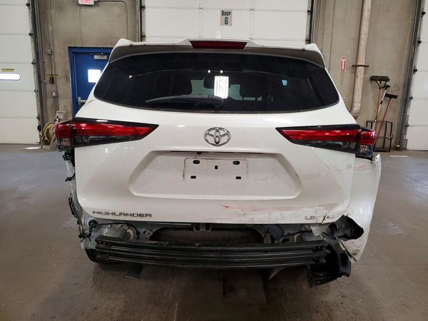 2021 TOYOTA HIGHLANDER LE