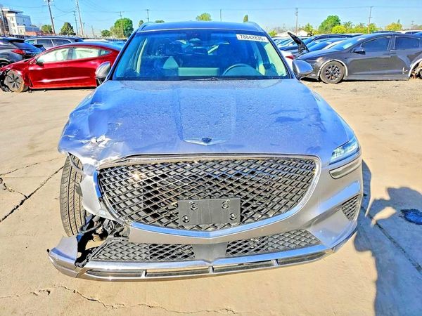2025 GENESIS GV70