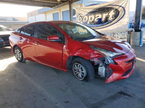 2016 TOYOTA PRIUS — Passenger 3/4