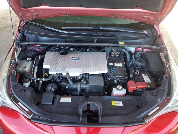 2016 TOYOTA PRIUS — Engine bay