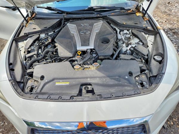 2017 INFINITI Q60 — Engine bay