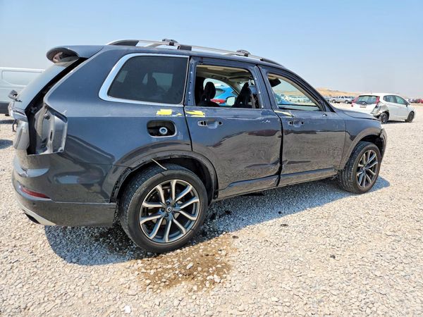 2017 VOLVO XC90 Momentum