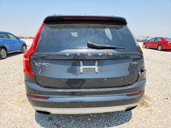 2017 VOLVO XC90 Momentum
