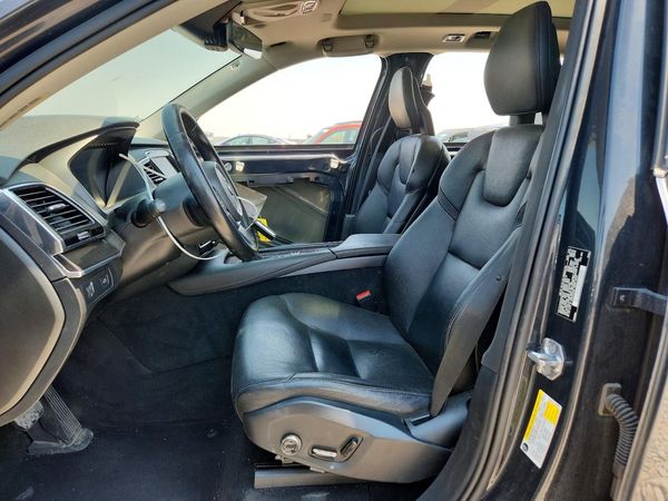 2017 VOLVO XC90 Momentum