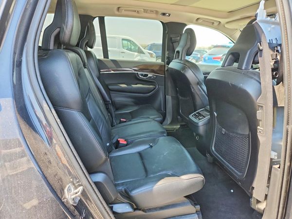 2017 VOLVO XC90 Momentum