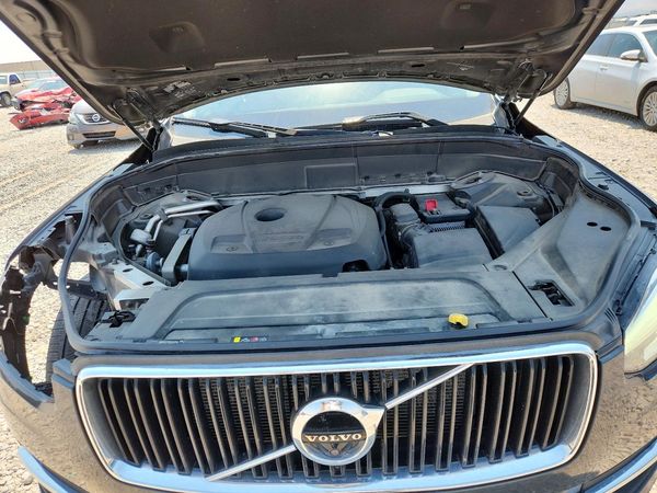 2017 VOLVO XC90 Momentum