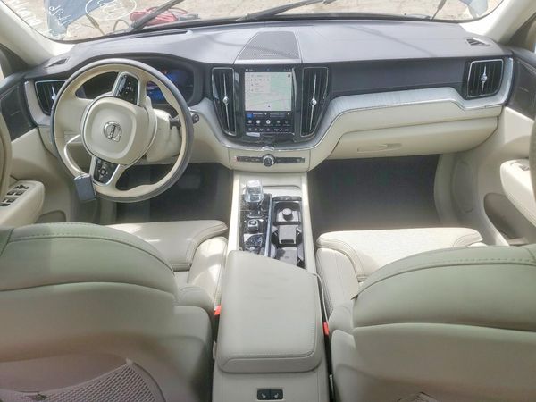 2025 VOLVO XC60 Ultra Dark