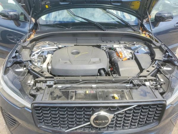 2025 VOLVO XC60 Ultra Dark
