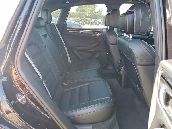 2023 PORSCHE MACAN