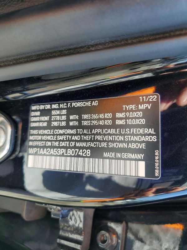 2023 PORSCHE MACAN