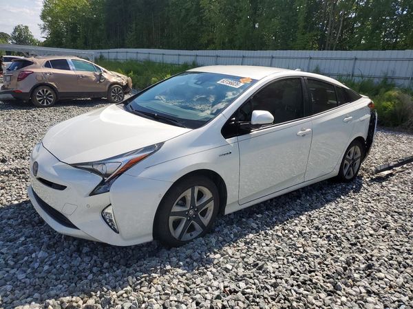 2017 TOYOTA PRIUS