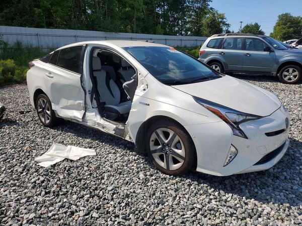 2017 TOYOTA PRIUS